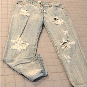 Sneak peek Distressed boyfriend jeans